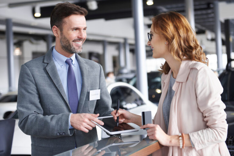 waist-up-salesman-with-female-customer